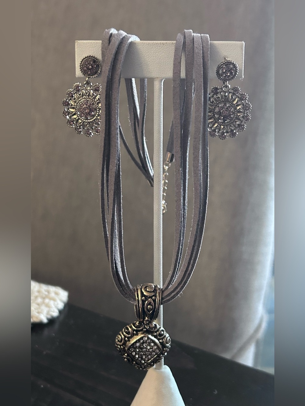 Pendant Necklace and earrings